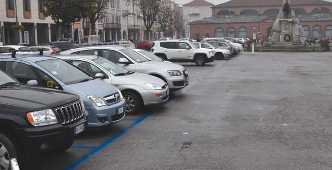 Parcheggi in piazza pericolosi