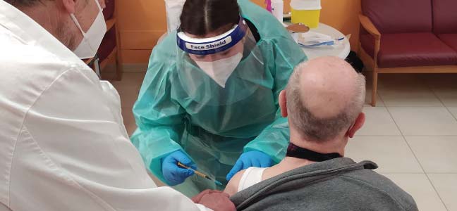 Rifiutano il vaccino, sospese dal lavoro