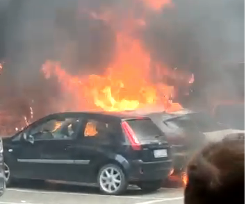 In fiamme due auto a Cavallermaggiore