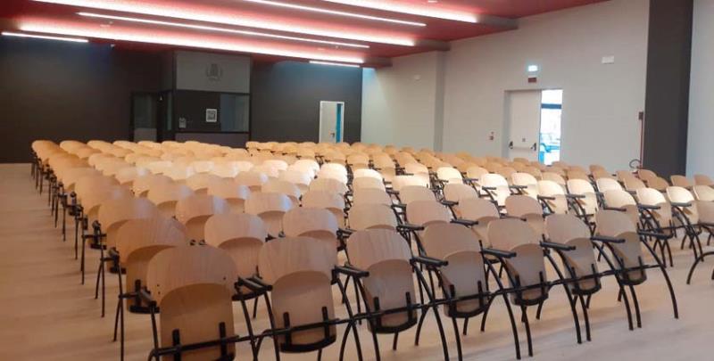 Ultimi ritocchi al salone polivalente
