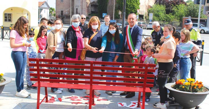 La panchina rossa contro la violenza