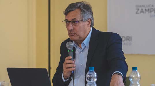 Il nuovo ospedale si allontana