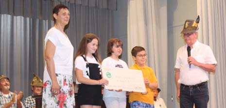 Borse studio donate dagli Alpini