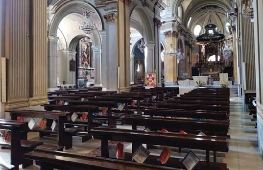 Caro bollette, radunate le messe feriali