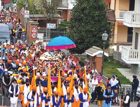 Corteo per il raccolto e la pace