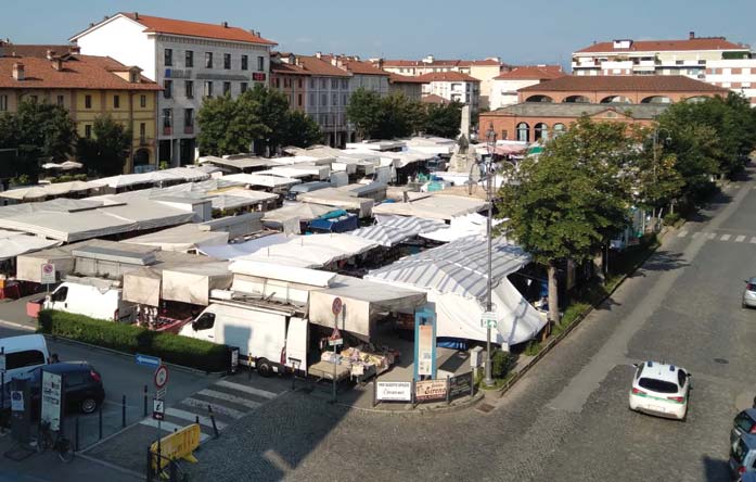 Retromarcia su piazza del Popolo