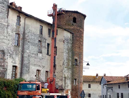 Lavori urgenti sul castello medievale