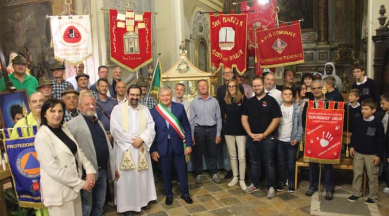 Don Domenico ha salutato i fedeli