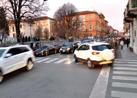 Aria inquinata da auto e biomasse