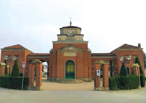 Fiori rubati al cimitero, ma qualcuno li dona