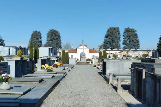 Un progetto per sistemare il cimitero