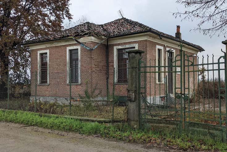 Soltanto una scuola resta in vendita