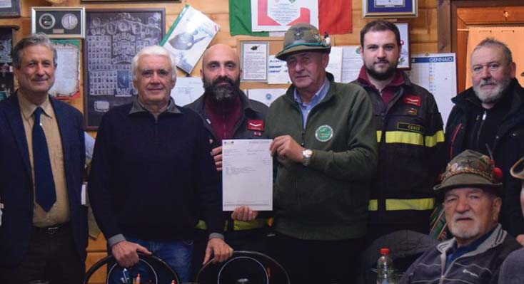 Gli alpini a fianco dei vigili del fuoco