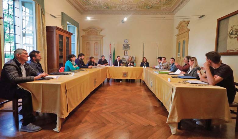 Consiglio, discussione in sospeso