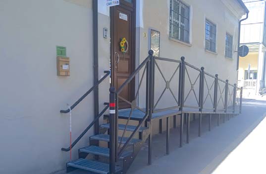 Segnalato un problema alla rampa disabili dell'Emporio