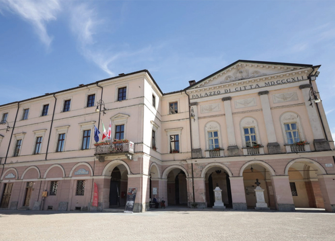 Sospesi gli incarichi ai dirigenti