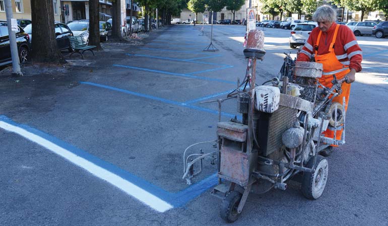 Sale la rabbia per i parcheggi blu
