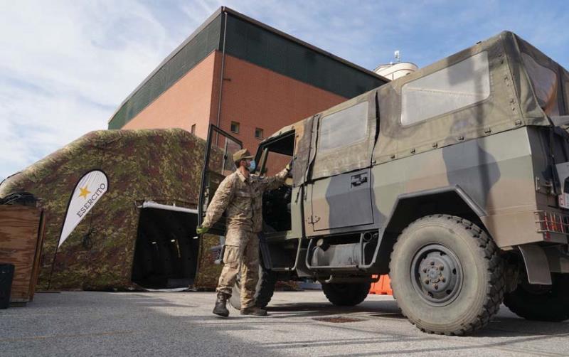 Crescono i contagi, esercito a supporto