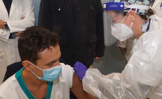 Quattro fasi per vaccinare tutti